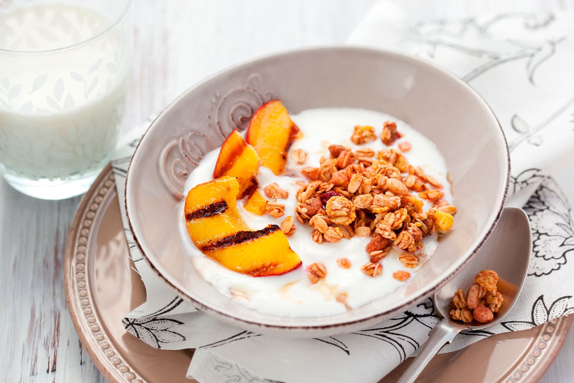 Bowl de Yogur con Cereales y Naranja