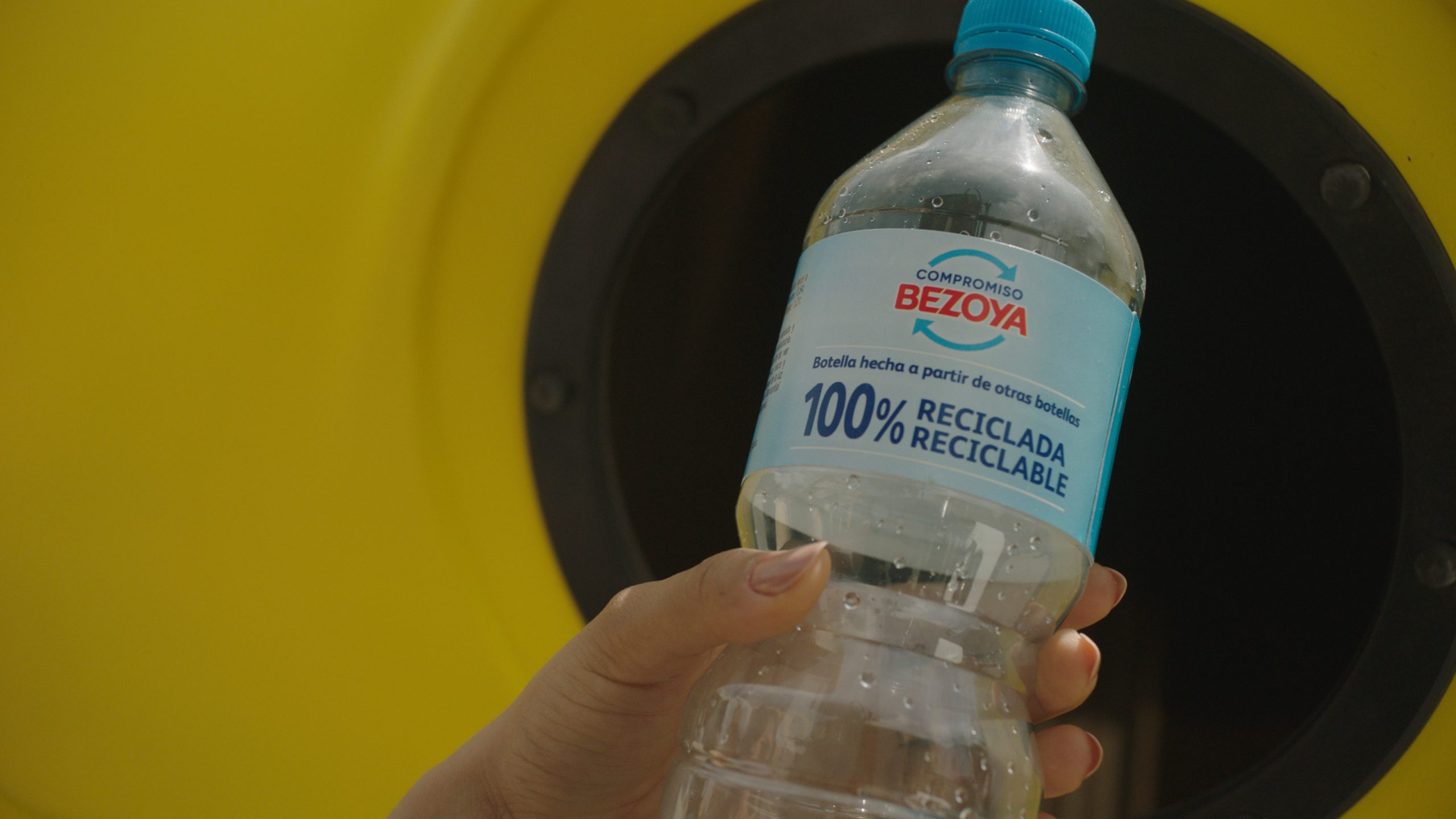 Bezoya cumple el objetivo de botellas 100% plástico reciclado y